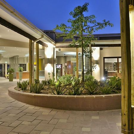 Cresta Maun Hotel Exteriör bild