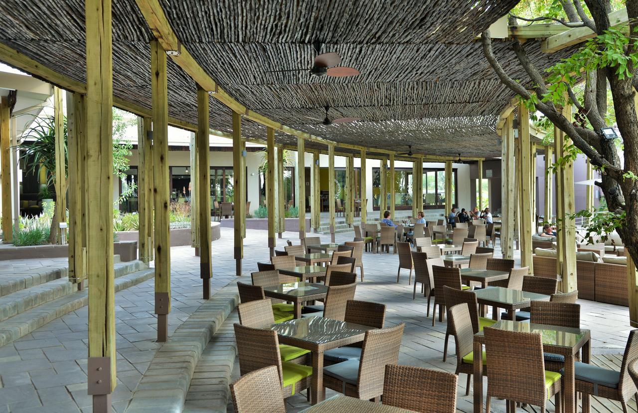 Cresta Maun Hotel Exteriör bild