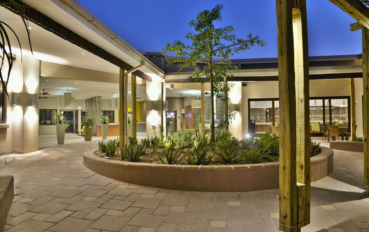 Cresta Maun Hotel Exteriör bild