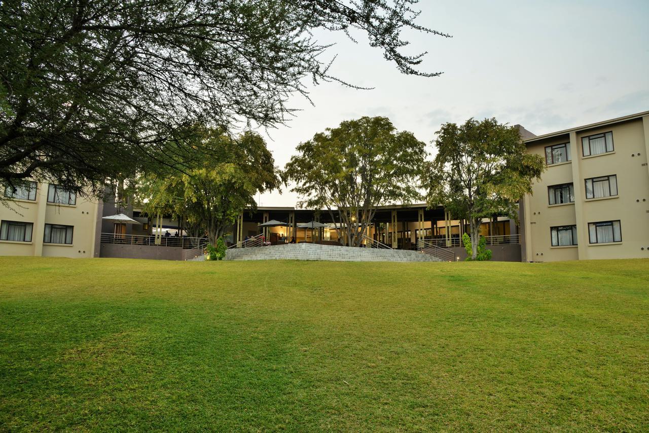 Cresta Maun Hotel Exteriör bild